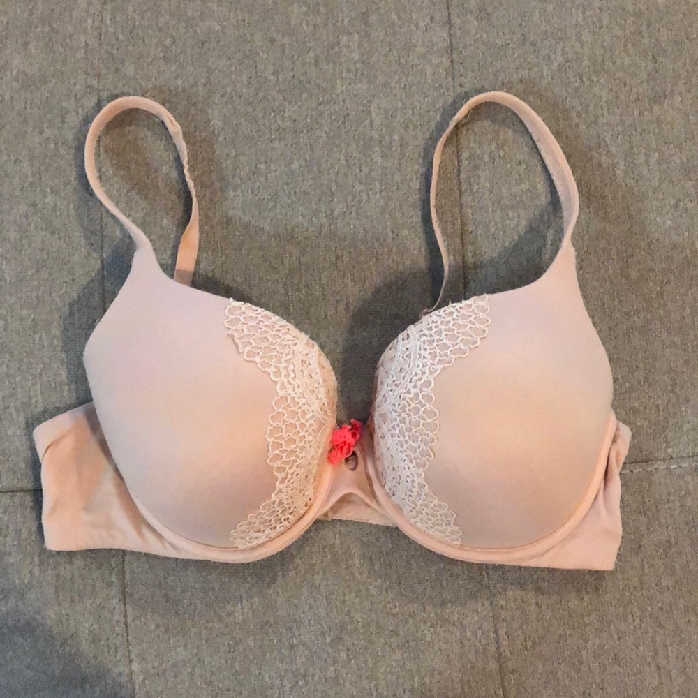 Victoria’s Secret body by Victoria. Lace detailed Bra